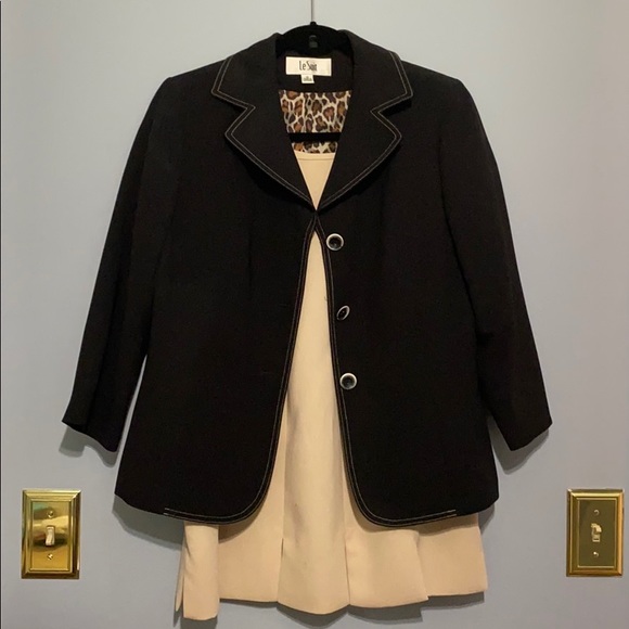 Le Suit Suit w/ Skirt - Picture 1 of 1
